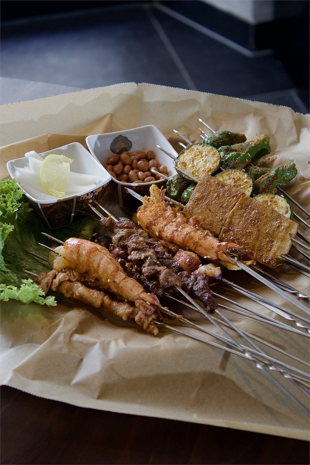 Frisch gegrillte Spieße bei Bia & Ban